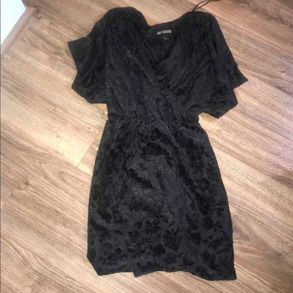 H&M Dresses & Skirts - velvet dress